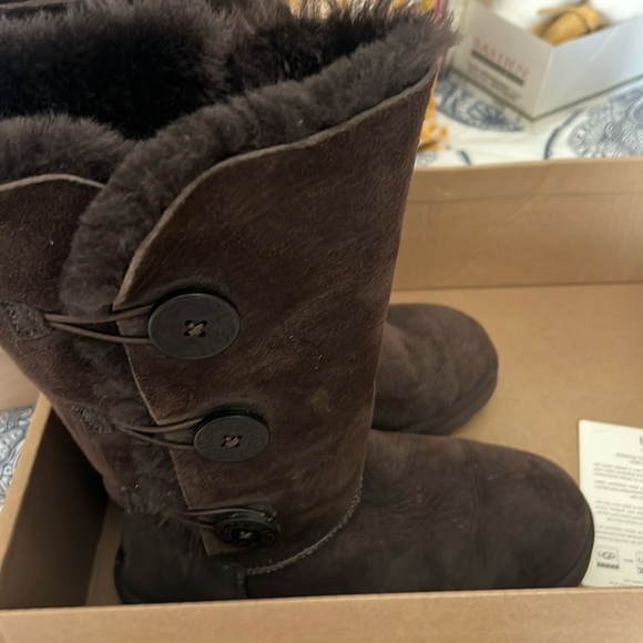 UGG Bailey button triplet boots in excellent used condition size 7 with box - Picture 8 of 17
